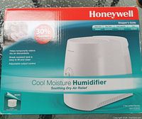 Box front of Honeywell Cool Moisture Humidifier showing brand and product information.