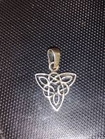 Photo showing the front view of the sterling silver Irish triangle knot pendant.