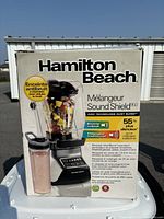 Photo of the Hamilton Beach Sound Shield 950 blender box showcasing its features including noise reduction and quiet blending technology.
