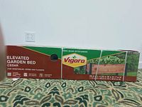 Full view of packaging box showing brand, material, soil capacity, measurements and product image.