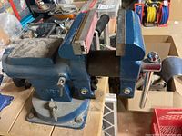 Front and top view showing body, jaws and anvil surface