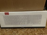 Box of Macally Aluminum Slim Bluetooth Keyboard for Mac OS X showing front with product image and branding.
