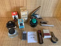 Overview of all lot items on woven mat