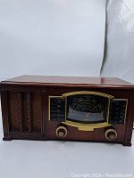 Front view of the vintage Zenith radio showing wooden case, speaker grille, tuning dial, and knobs.