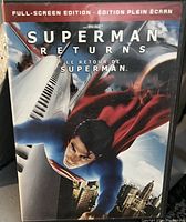 Photo of the full-screen edition DVD case for Superman Returns titled in English and French.
