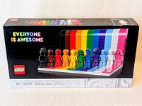 Front view of boxed LEGO set 40516 showing colorful rainbow design with minifigures and branding.