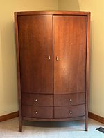 Front view of closed wardrobe