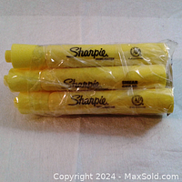 Five yellow Sharpie highlighters stacked and wrapped in clear plastic, showing Sharpie logo and product details.