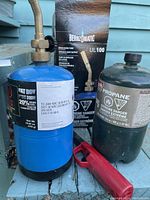Shows the blue MAP-Pro fuel cylinder, green propane cylinder, Bernzomatic UL100 torch head, and box in background