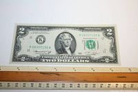 Front view of the 1976 Series US $2 bank note showing serial number K08307190A and portrait of Thomas Jefferson.