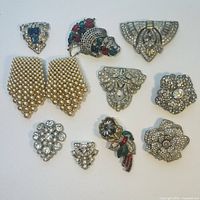 Overview of all eleven shoe clips arranged on white background