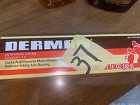Box of Derman antifungal cream showing brand and size of 1.76 oz (50 g)
