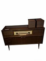 Full front view of the vintage stereo cabinet with two cube speakers on top