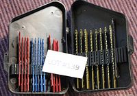 Photos of 20 jigsaw blades inside a black plastic carry case, showing blades in three colors with different tooth sizes.