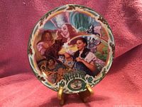 Front view of the decorative plate showing the full artwork and characters from the Wizard of Oz.