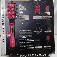 Box front showing product branding, key features, and images of included brush attachments.