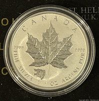 Obverse side of the coin showing the maple leaf design, purity markings stating 9999 Fine Silver 1 oz Argent Pur.