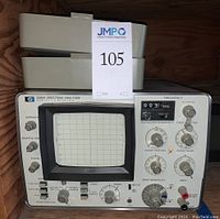 Front view of HP 3580A spectrum analyzer showing CRT display, control knobs and panel labels