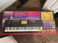 Full view of Yamaha PSR 530 keyboard box showing the keyboard and jumbo-size display on packaging.