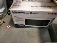 Box for Sanyo Microwave Oven EM-SZ560W showing front and side with model and features.