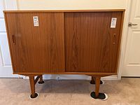 Front elevation showing two sliding doors and leg design