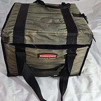 Front and top view of Rubbermaid insulate serve bag showing logo, zipper, and straps