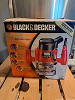 Original Black & Decker box showing 1 3/4 HP plunge router description and features.