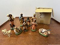 Overview of the complete set with figures and original box on wooden floor