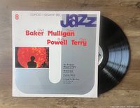 Front cover of vinyl LP 'I Giganti Del Jazz' Vol. 8 with visible black vinyl disc partially pulled out.