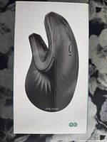 Front of box showing the black Jelly Comb vertical ergonomic wireless mouse with Bluetooth logo.