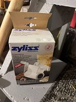 Photo of the boxed Zyliss cheese grater showing brand, product image and multilingual product name.