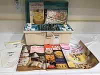 Overview of the Wilton cake decorating kit including case, piping tips, decorator color gels, and instructional pamphlets.