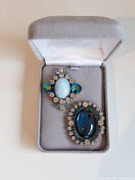 Buttons in open presentation box