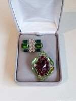 Buttons in box, showing arrangement and color