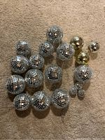 Overview of all disco ball ball ornaments of different sizes and colors.