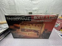 Photo of Farberware bread box in original packaging with text in French and English.