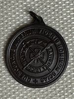 Front side of the medal showing crossed paddles and Life Saving Society emblem with a Latin inscription around the edge.