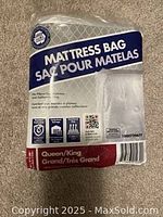 Photo of brand new, unopened mattress bag suitable for Queen and King mattresses, packaged in clear plastic with label in English and French.