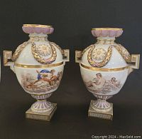Front overview of both vases side by side