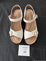 Top view of the pair of women's white sandals showing cushioned insoles with brand name Parraza and size 8.