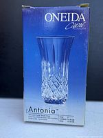 Box front showing Oneida Capri Collection Antonia 7 inch vase with diamond cut pattern.