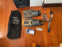Full set laid out including fins, mask, snorkel, carry bag with Aqua Lung branding.