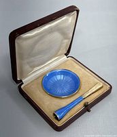 Set displayed in original case showing ashtray and cigarette stick.