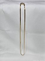 Full-length view of the herringbone chain laid out against white background