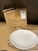 Box labeled World Tableware Porcelana Round 11 1/4 Plate with two white round plates stacked on cardboard.