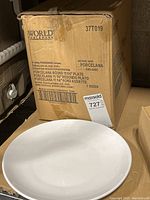 Box packaging showing brand World Tableware, item code 37T019, description 'Porcelana Round 11 1/4" Plate', quantity 1 dozen, made in China.