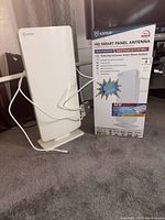 Front and box showing Antop HD Smart Panel Antenna and packaging.