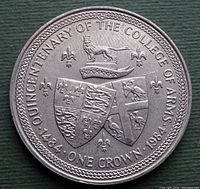 Reverse side of the 1984 Isle of Man 1 Crown coin depicting heraldic coats of arms and inscriptions commemorating the Quincentenary of the College of Arms.