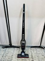 Front view of the Roomie Tec Slim Vac cordless upright vacuum cleaner showing the full length with motorized floorhead and detachable handheld unit.