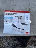 Closed Schwinn branded box showing product image and size 3 label.